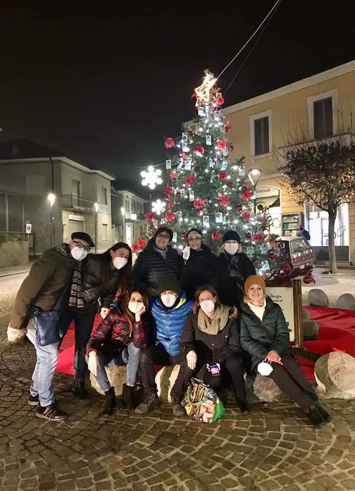 Gli “Amici di Silvia” ringraziano Bellusco con un albero di Natale