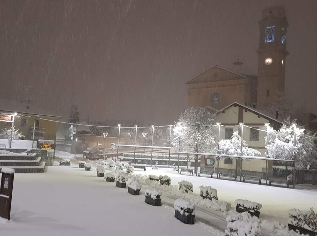 Lo spettacolo della neve (se potete godervela da casa) FOTO e VIDEO