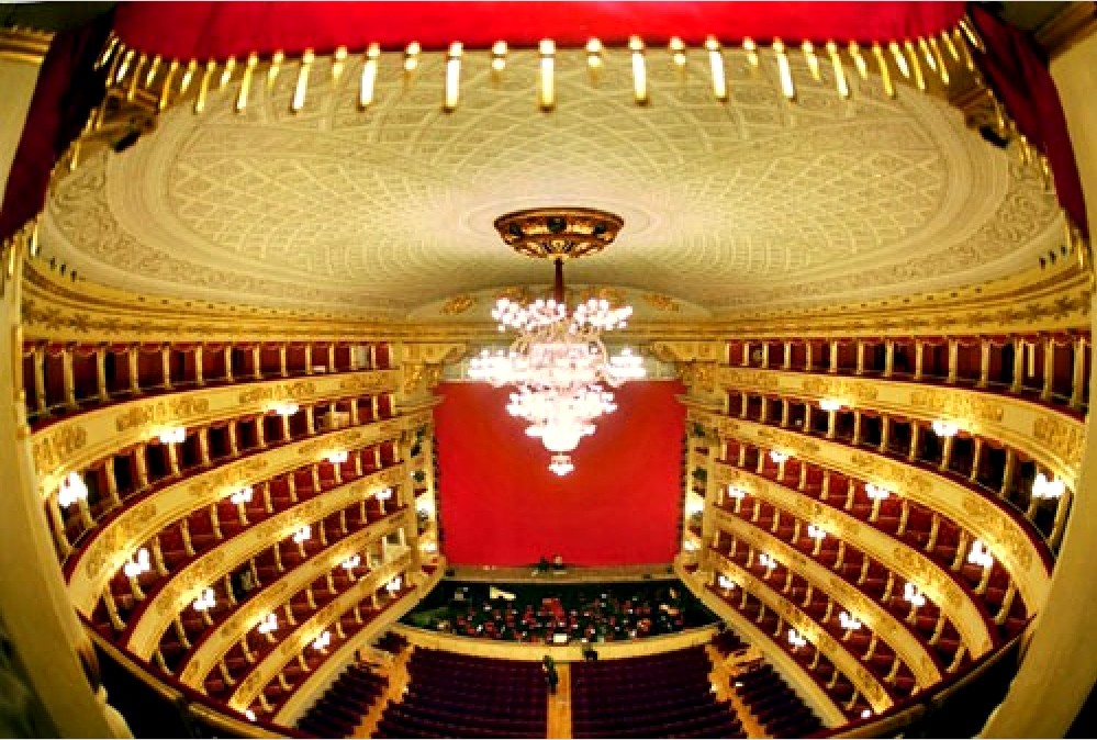 La lentatese Virna Toppi sul palco per la prima della Scala. Lo spettacolo trasmesso in tv