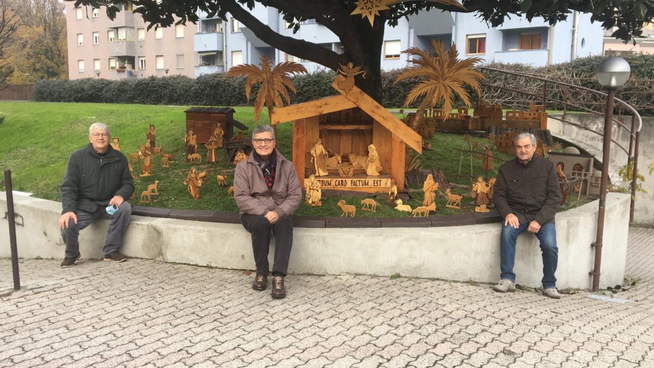 Alberi e presepi creativi accendono la magia del Natale a Monza