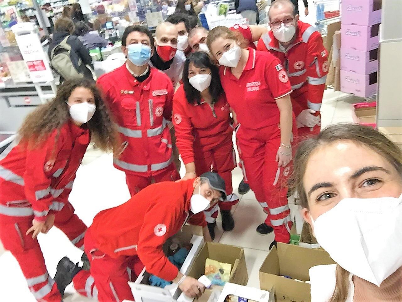 Donate alla Croce Rossa tre tonnellate di alimenti per le persone bisognose
