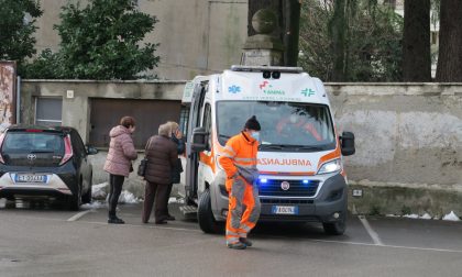 Scivola sul ghiaccio, ferita 90enne