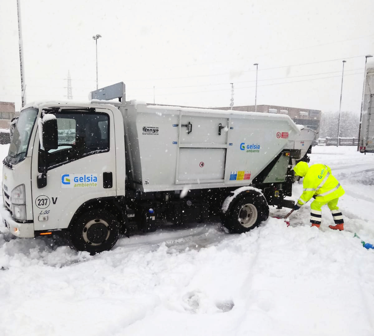 Ritardi nella raccolta rifiuti a causa della neve