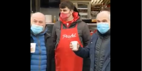 Paga due pizze con 10mila dollari: la favola di Natale di PizzAut