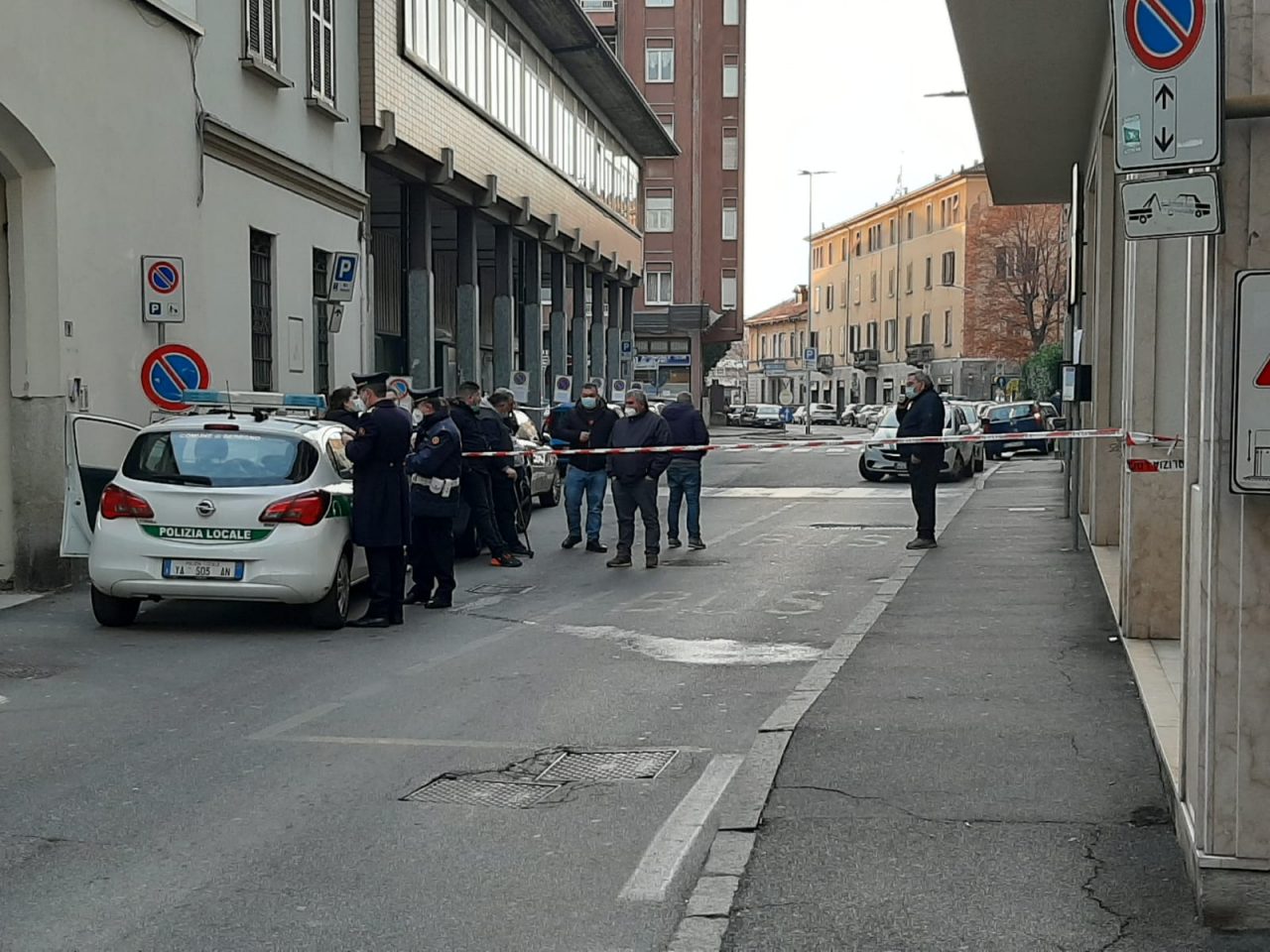 Morto sotto il furgone, forse è stato un malore