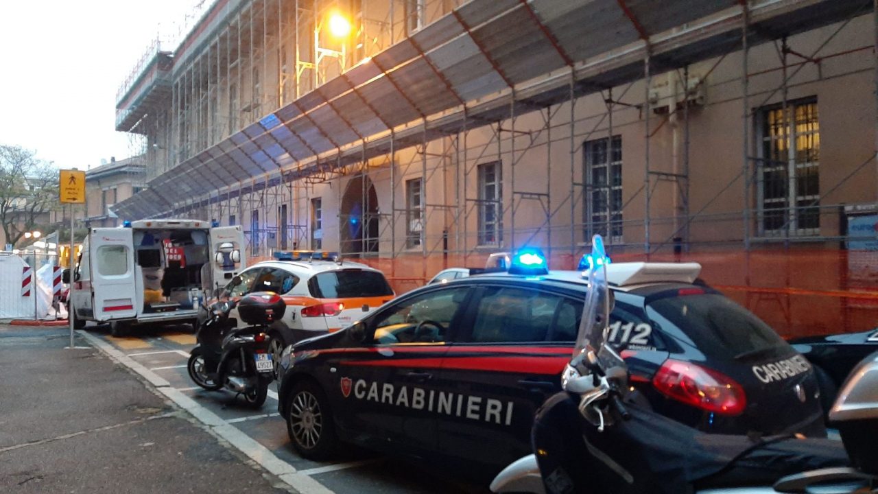 Incidente sul lavoro: operaio precipita in un buco nel tetto