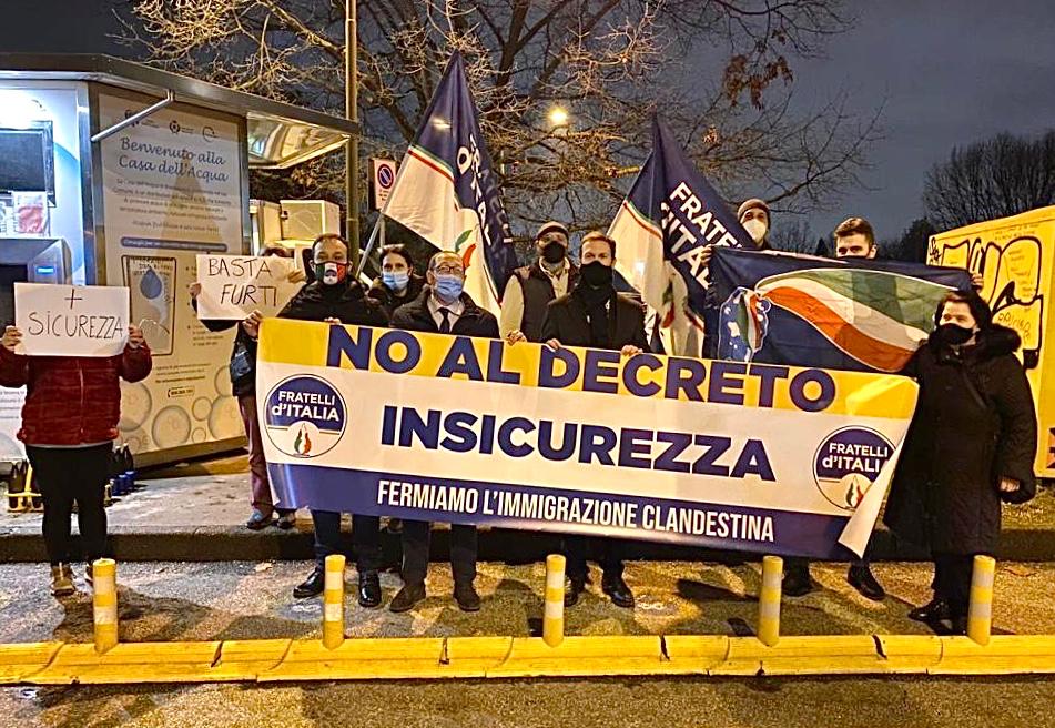 Troppi furti nel quartiere, flash mob di Fratelli d’Italia