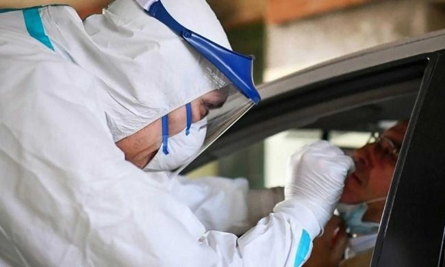 Virus più contagioso, a rischio i contatti fino a 14 giorni prima