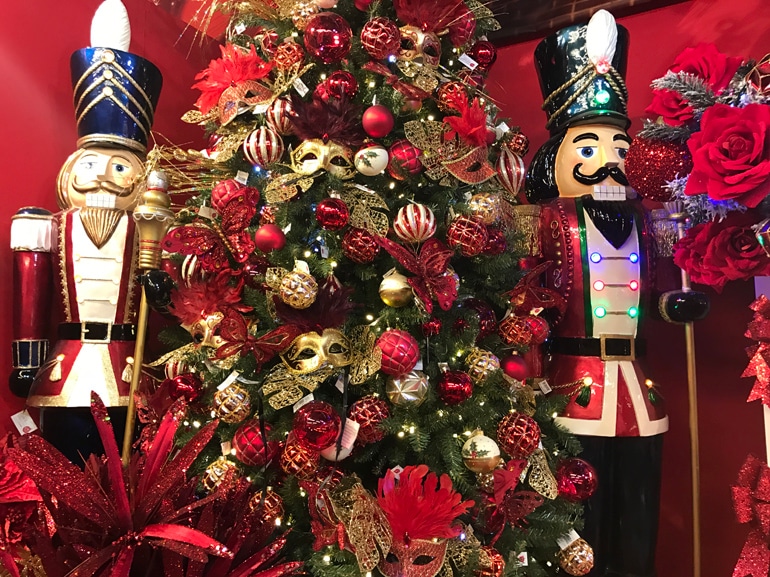 Covid, al Villoresi lo spettacolo è fare l’albero di Natale