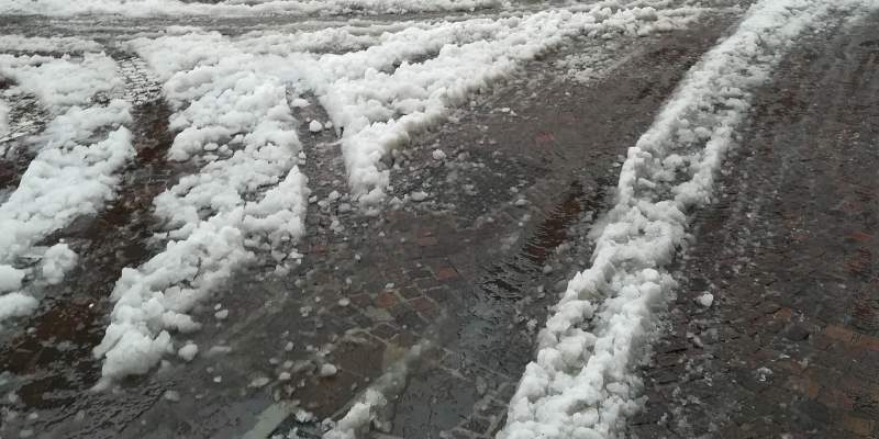 Raffica di cadute a causa del ghiaccio sulle strade