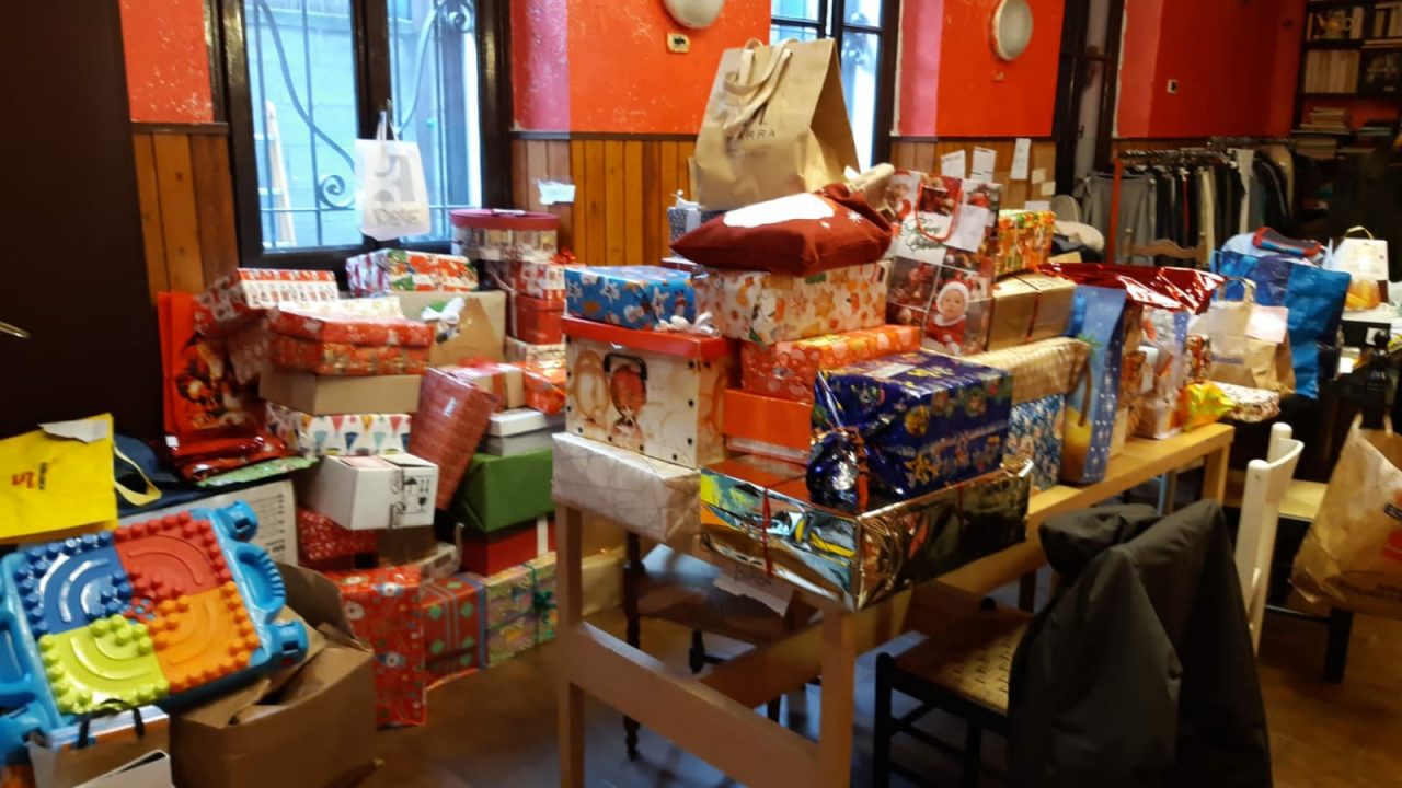 La solidarietà non va in vacanza: in distribuzione doni e alimenti a 280 famiglie