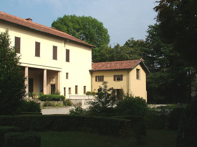 La biblioteca di Carate riapre al prestito, ma solo su appuntamento