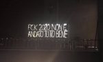Il Comune fa rimuovere le luminarie contro il Natale... ma poi ne spuntano altre contro il 2020