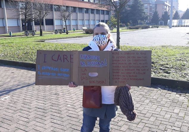 Mamme inferocite: oggi la protesta per la scuola aperta