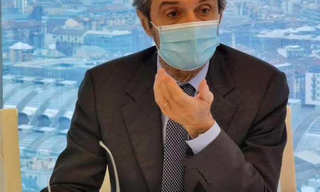 Fontana: “Dati ospedalieri in crescita, chiusure necessarie per contrastare il virus”
