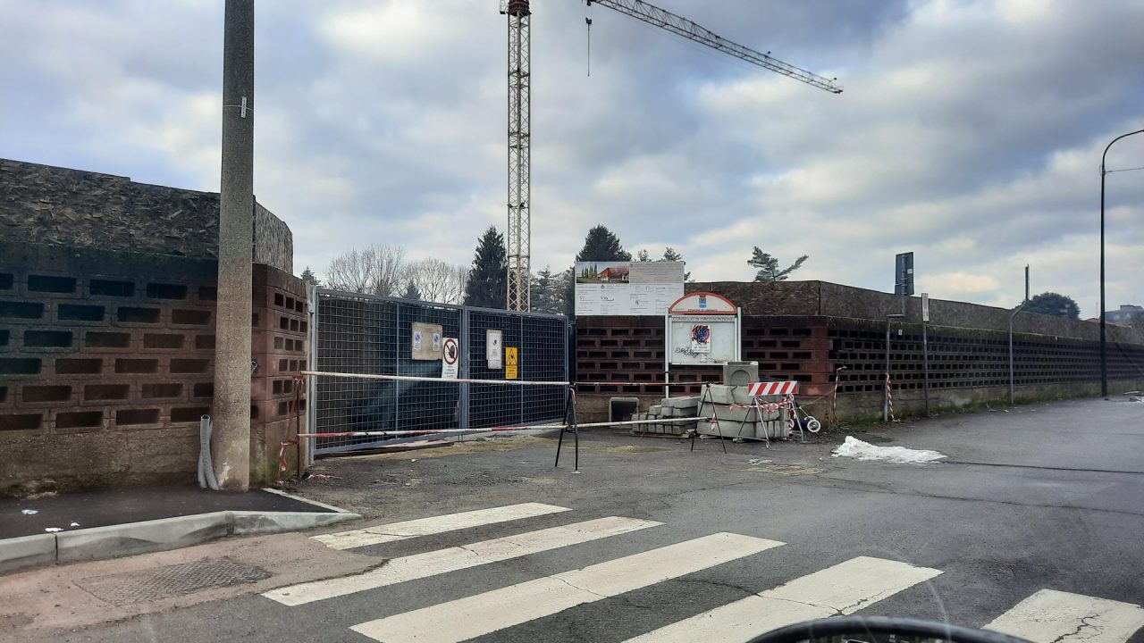 Nuova scuola, l’impresa chiede altro tempo e 400mila euro