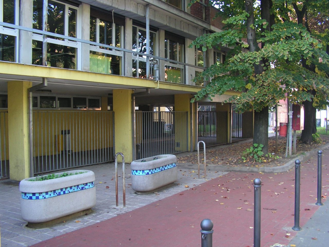 Cade una finestra, paura a scuola