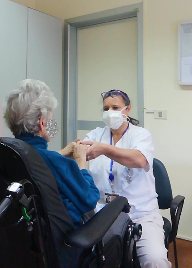 Riaprire subito l’ospedale ai parenti, al via la petizione