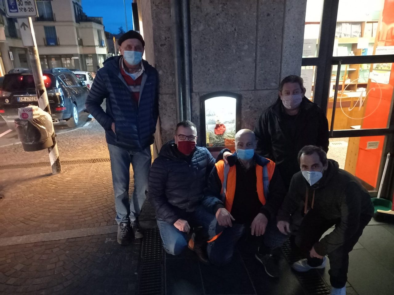 Giussano, gli «Amici di Caputél» bruciano la Giubiana