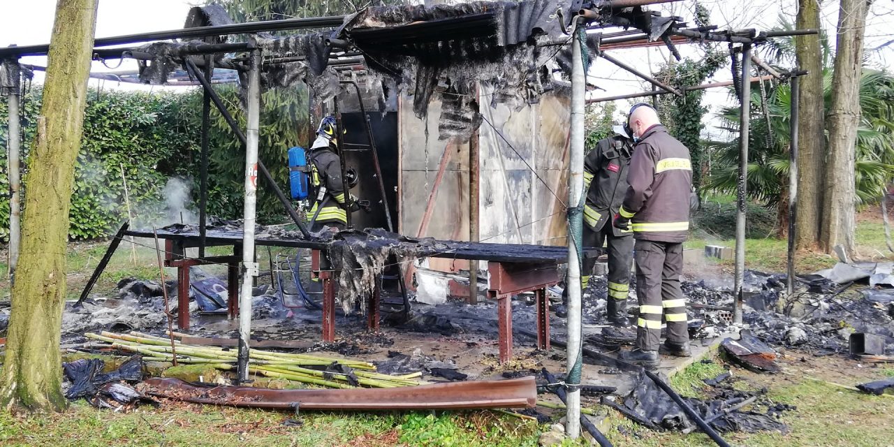 Ronco, incendio al capanno degli attrezzi VIDEO