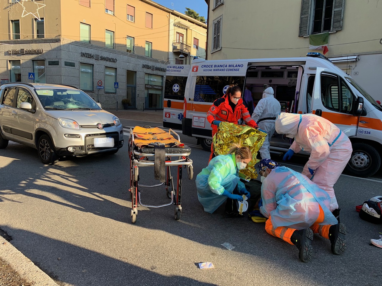 Carate, investita sulle strisce: grave una giovane