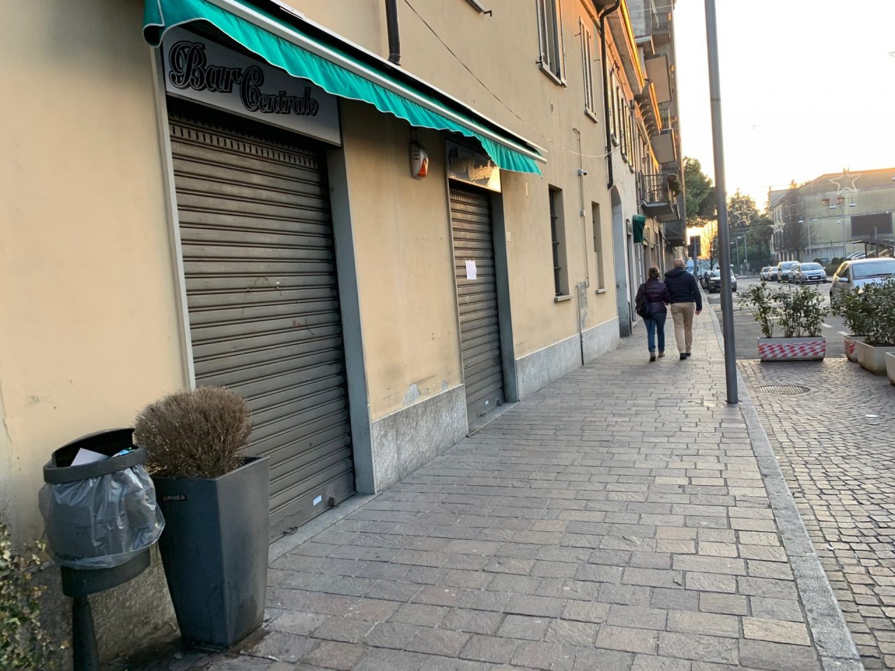I clienti consumano al bancone: multa Covid e bar chiuso 5 giorni