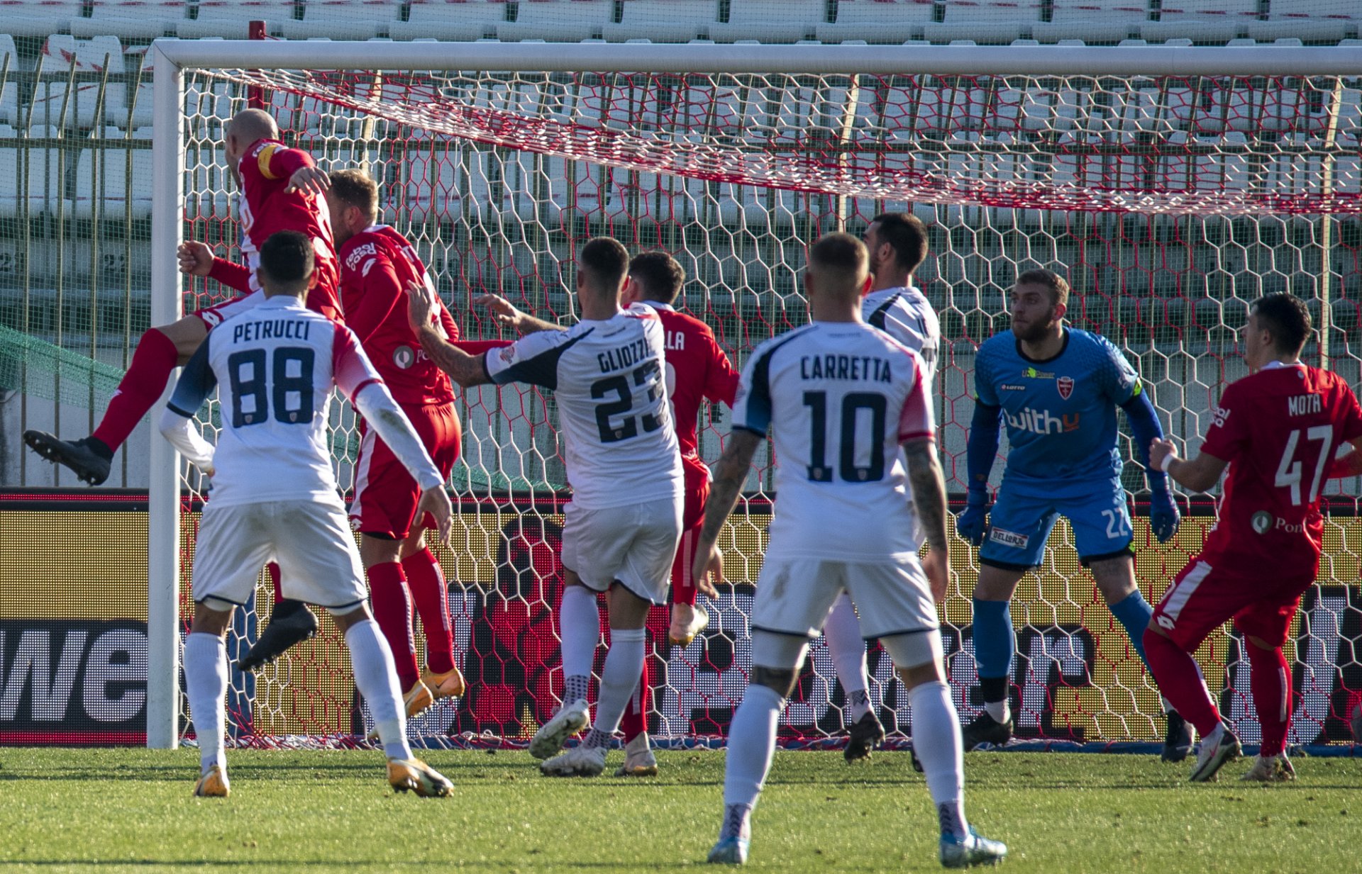 Monza_Cosenza-26 autogol di Paletta