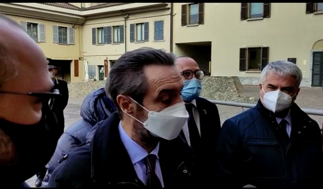Fontana in visita a Concorezzo: “Lombardia zona rossa, punizione che non meritiamo” – VIDEO
