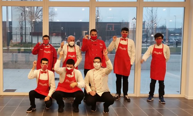 PizzAut sforna le pizze per medici e infermieri: ieri al Niguarda, settimana prossima al San Gerardo