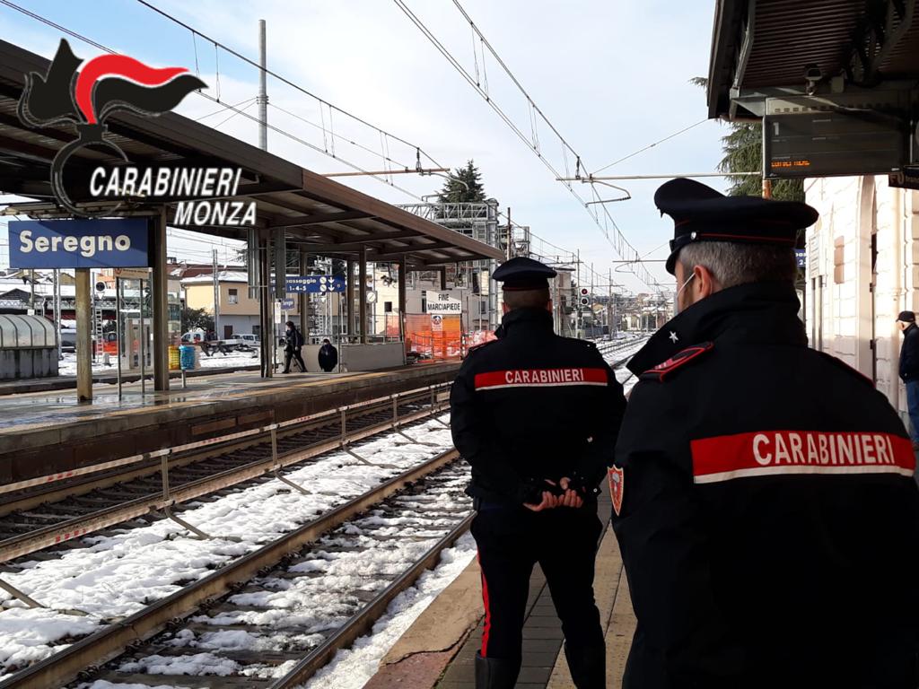 Tenta una rapina con pistola finta sul treno: denunciato minorenne seregnese