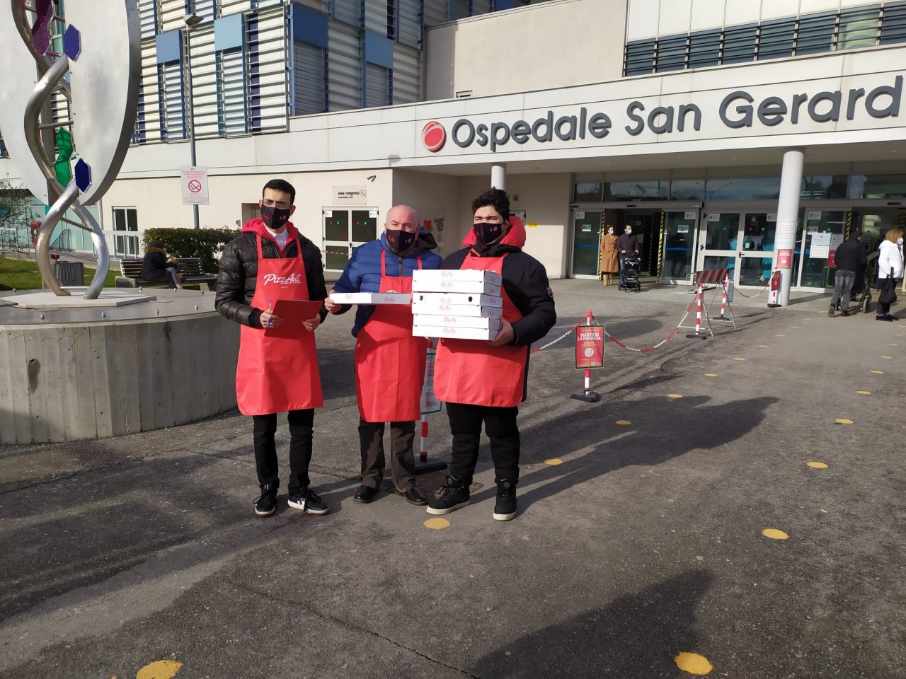 PizzAut fa tappa al San Gerardo a fianco del personale sanitario