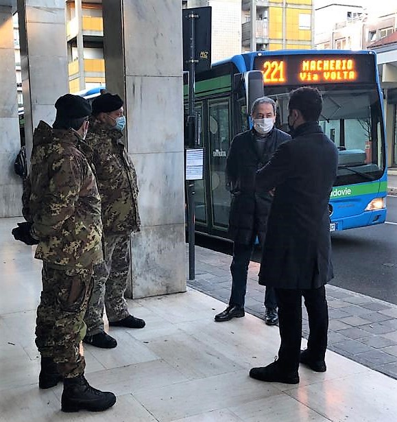 Militari per la sicurezza a scuola