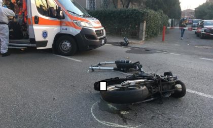 Frontale tra auto e moto: diciottenne in prognosi riservata