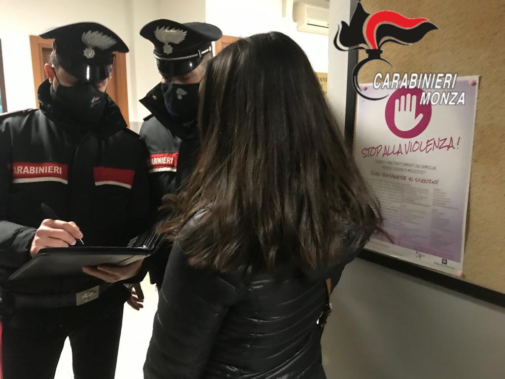 “Aiuto, mia moglie mi sta picchiando!” ma l’aggressore è lui. Marito violento finisce in carcere
