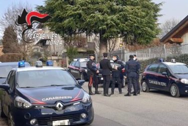 Verano, picchia la moglie e si barrica in casa: arrestato