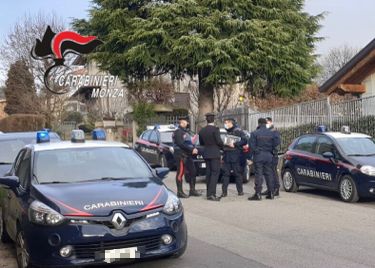 Verano, picchia la moglie e si barrica in casa: arrestato