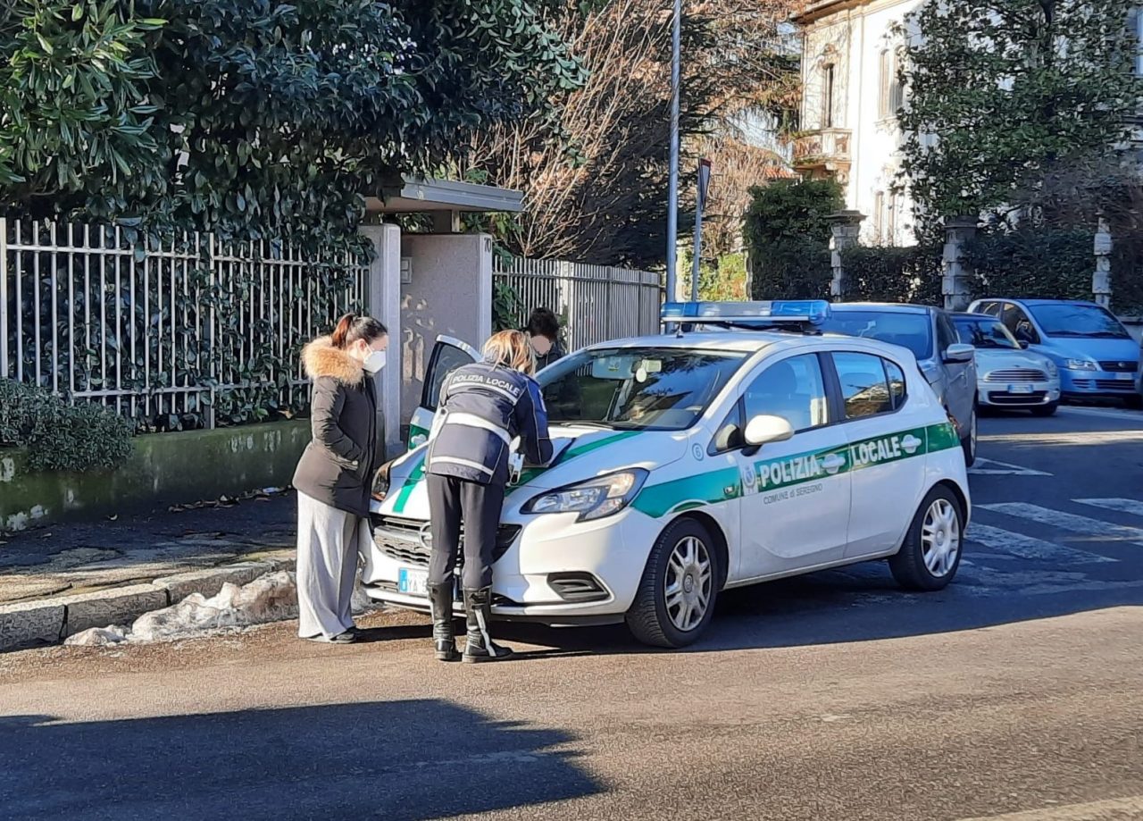 Anziana investita da un’auto che si allontana FOTO