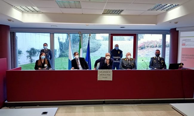 Scoperto un “laboratorio di ingegneria fiscale”: frodi per centinaia di milioni di euro. Coinvolta anche la Brianza