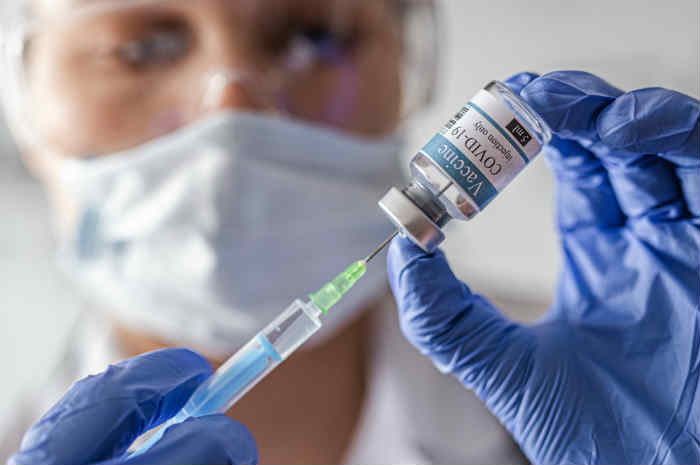 Vaccinazioni anti Covid: è l’ora dei trentenni, come e quando prenotare