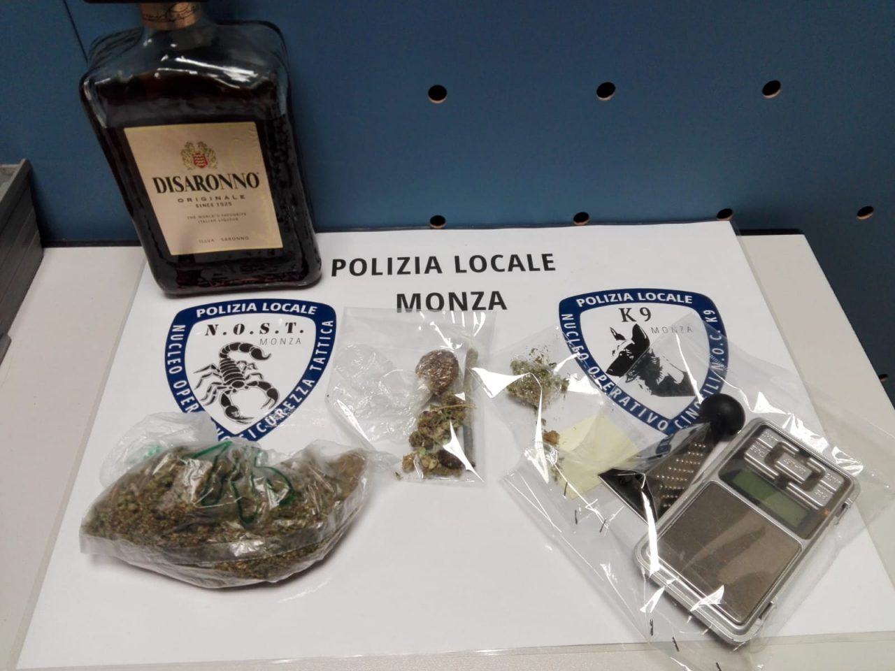 Spacciava ai giardinetti ed era pure senza mascherina: 20enne denunciato