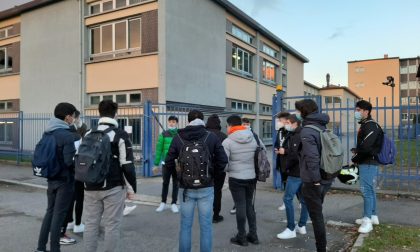 Scuole superiori: gli studenti tornano (in parte) in classe