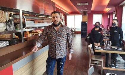 Ristoratore sfida i divieti e tiene aperto per protesta