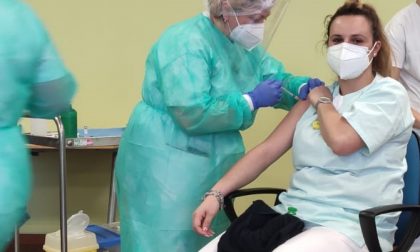 Corsa al vaccino: somministrato il 70% delle dosi disponibili in Lombardia