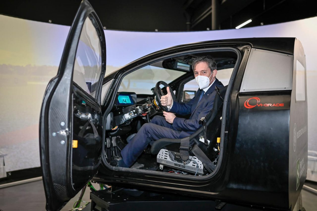 L’assessore Sala testa in Bovisa l’auto del futuro