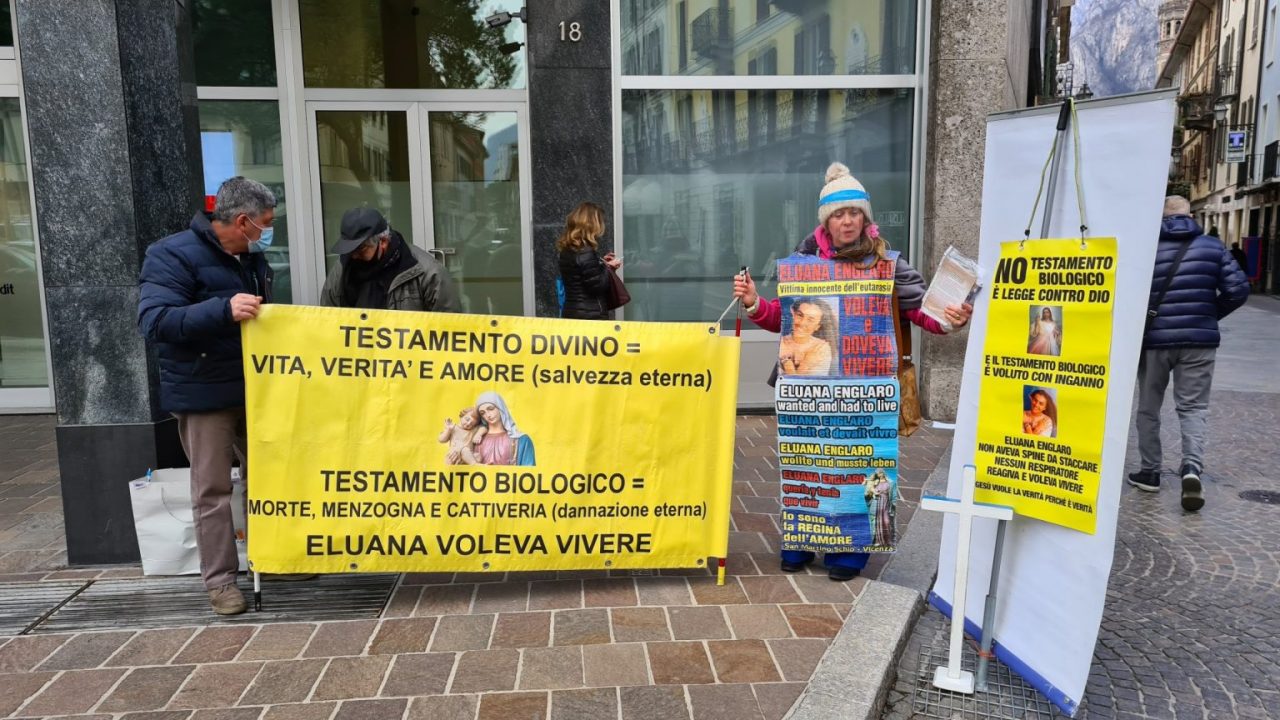 Ultracattolica, medico e no-vax: seregnese organizza flash mob contro il testamento biologico