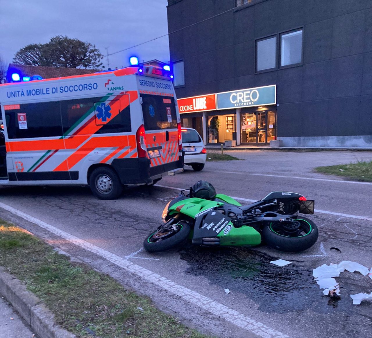 Incidente a Lentate, centauro in ospedale