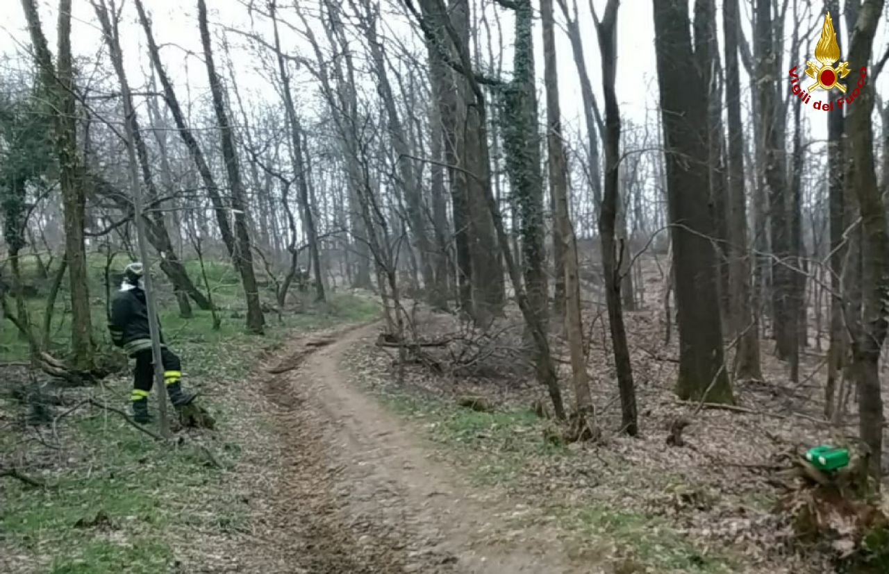 Cade nel fossato e si rompe una gamba: soccorso 46enne