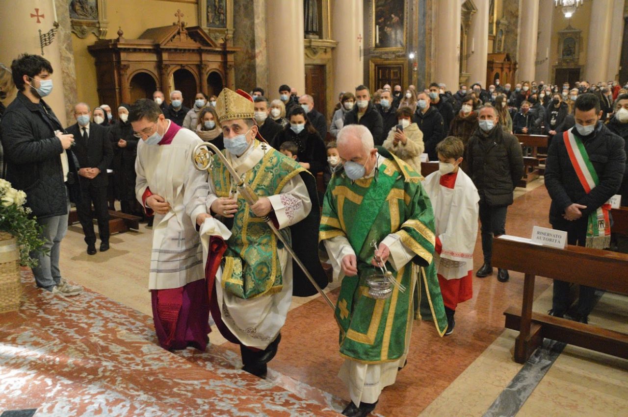 L’Arcivescovo Mario Delpini a Carate: una visita intensa e carica di speranza