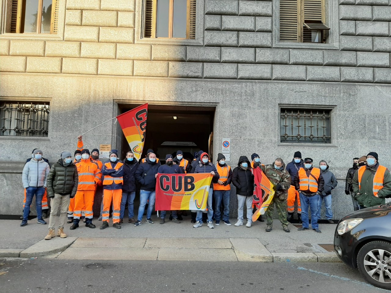 Lavoratori della Sangalli in sciopero: presidio sotto il Comune