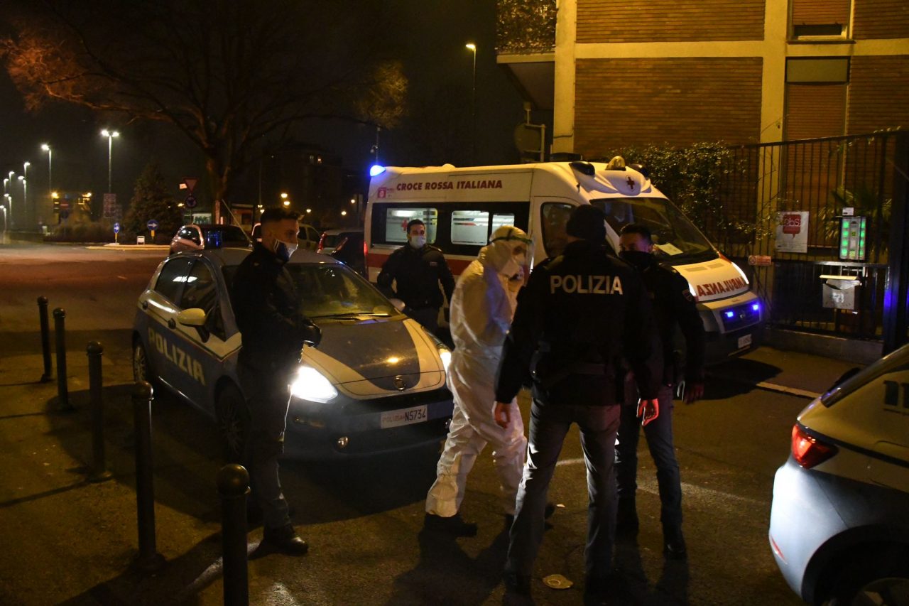 Lite fra conviventi, lei finisce in ospedale con tagli alle mani